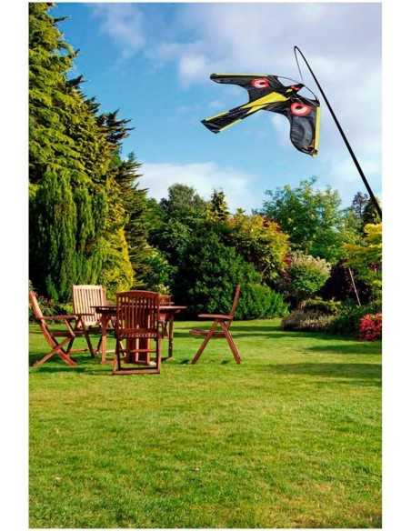 Halcón Cometa Ahuyenta Pájaros Masso: Eficacia y Estilo