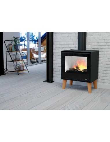 ESTUFA ARUS CON INTERIOR EN FIRETEK, CRISTAL VISION Y PATAS EN MADERA